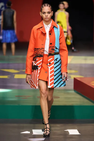 Look 50